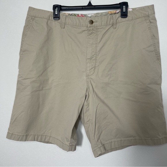 Tommy Bahama Men’s Khaki Shorts size 40 L - Picture 1 of 4